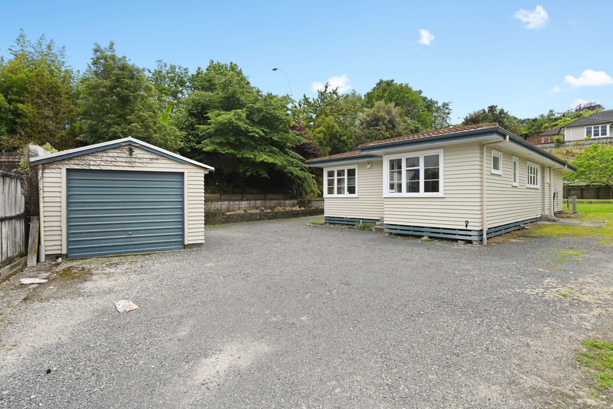 54 Banbury Crescent, Fairfield, Hamilton, Waikato - Carousel 18