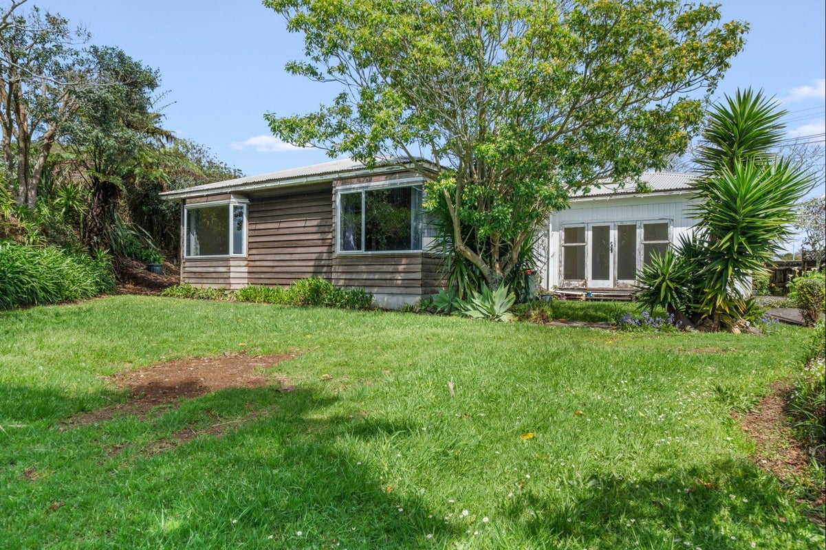159 Tukapa Street, Westown, New Plymouth - Carousel 1