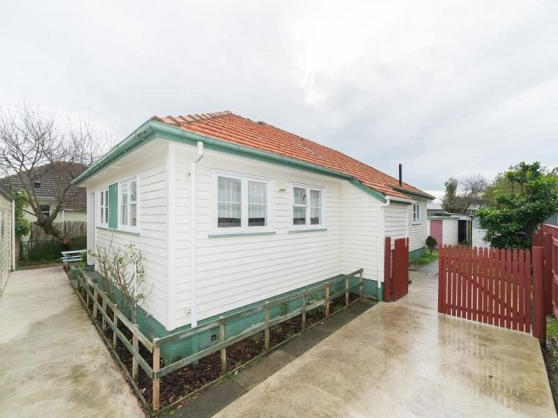 33 Moheke Avenue, Roslyn, Palmerston North - Carousel 2