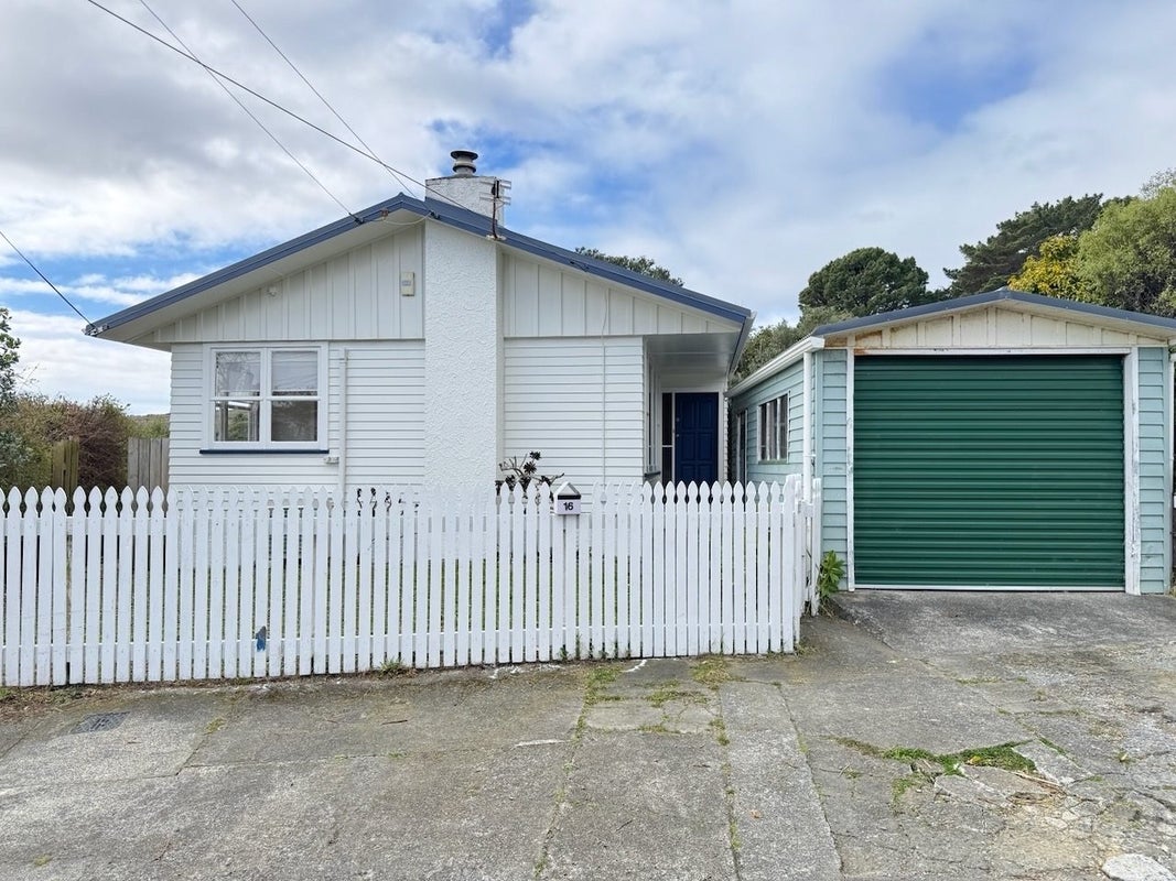 16 Beazley Avenue, Paparangi, Wellington - Carousel 1