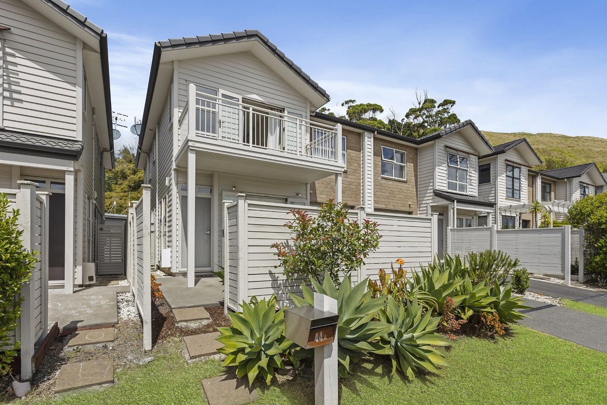 44A Tauoma Crescent, Stonefields, Auckland - Carousel 1