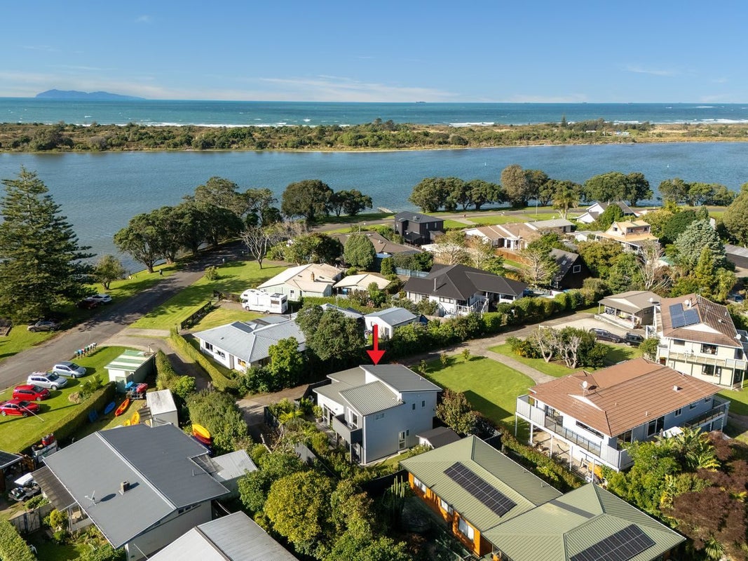 35 Waione Avenue, Athenree, Waihi Beach - Carousel 1