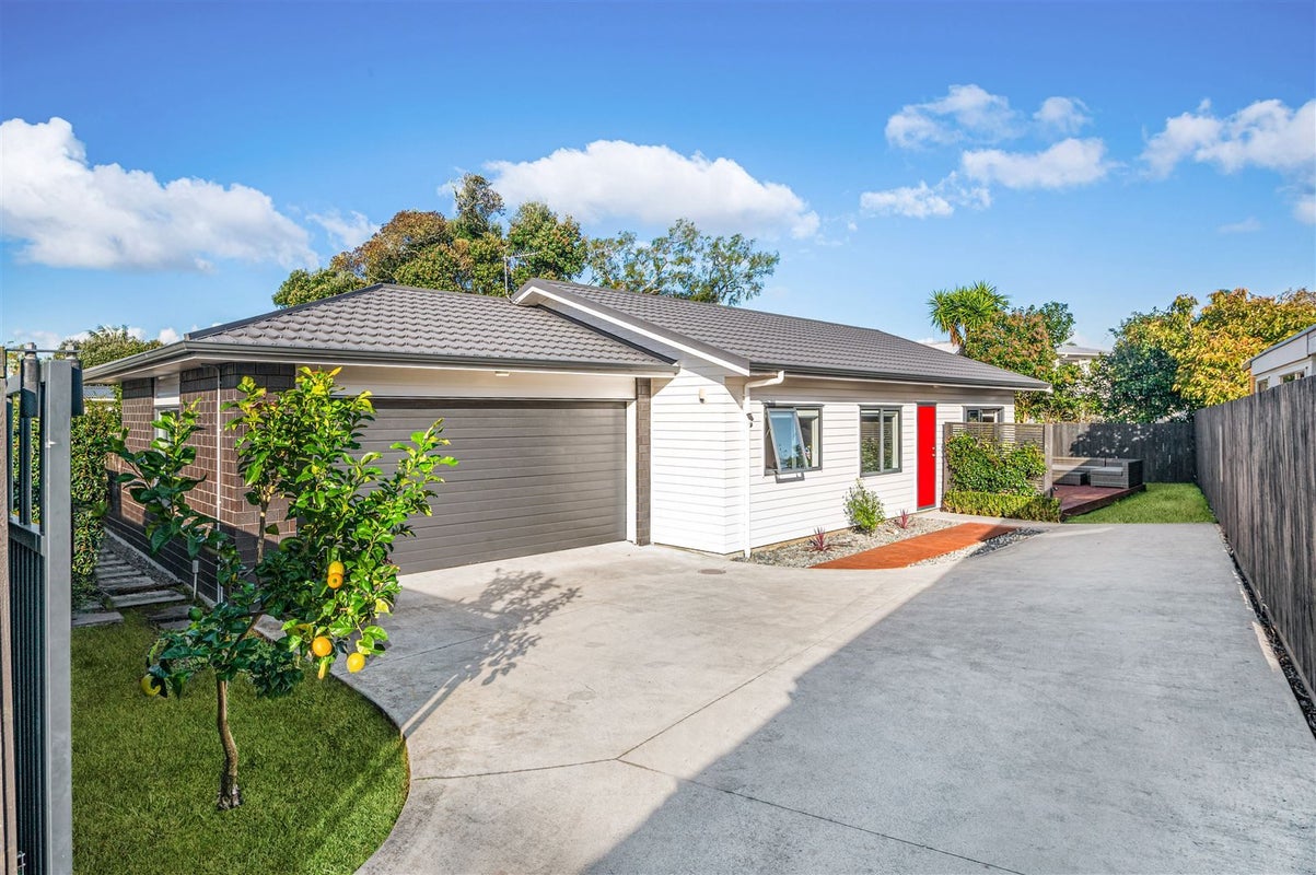 33A Gill Avenue, Te Atatu Peninsula, Auckland - Carousel 2