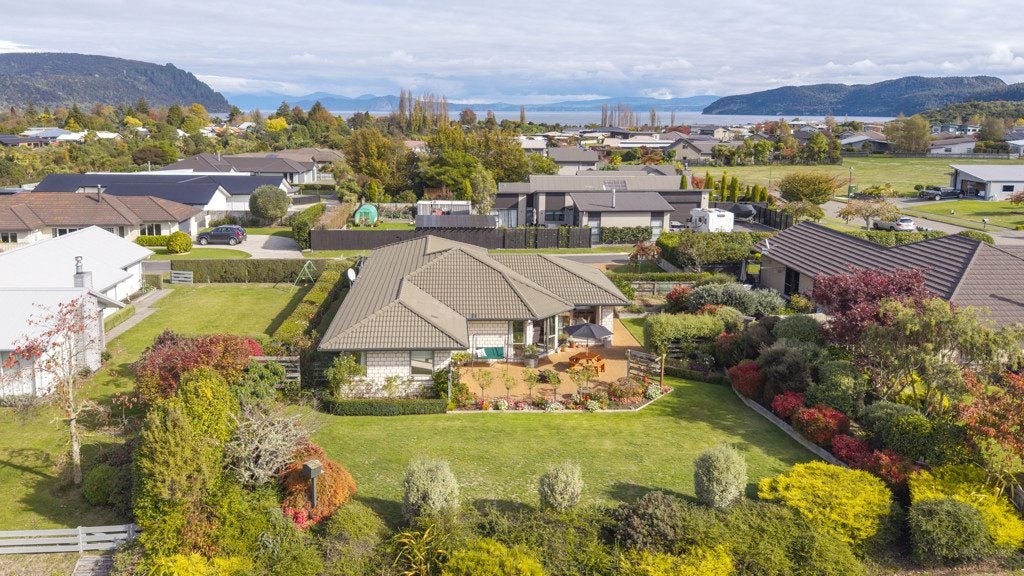 79 Lisland Drive, Kinloch, Taupo - Carousel 1