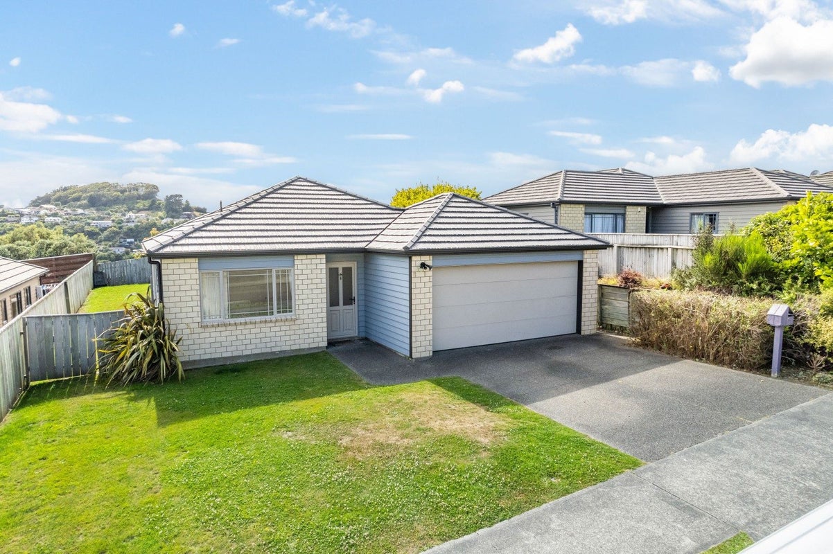 35 Staithes Drive North, Whitby, Porirua - Carousel 2