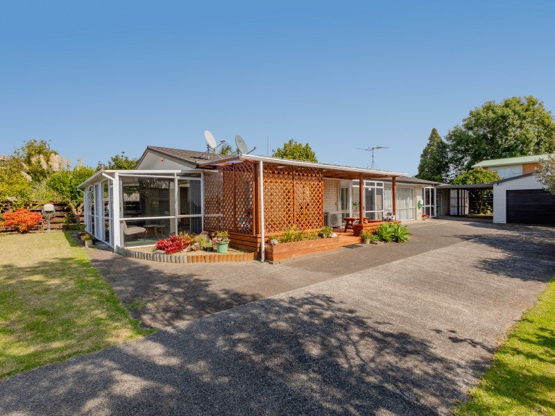 14 Linklater Avenue, Bellevue, Tauranga - Carousel 1