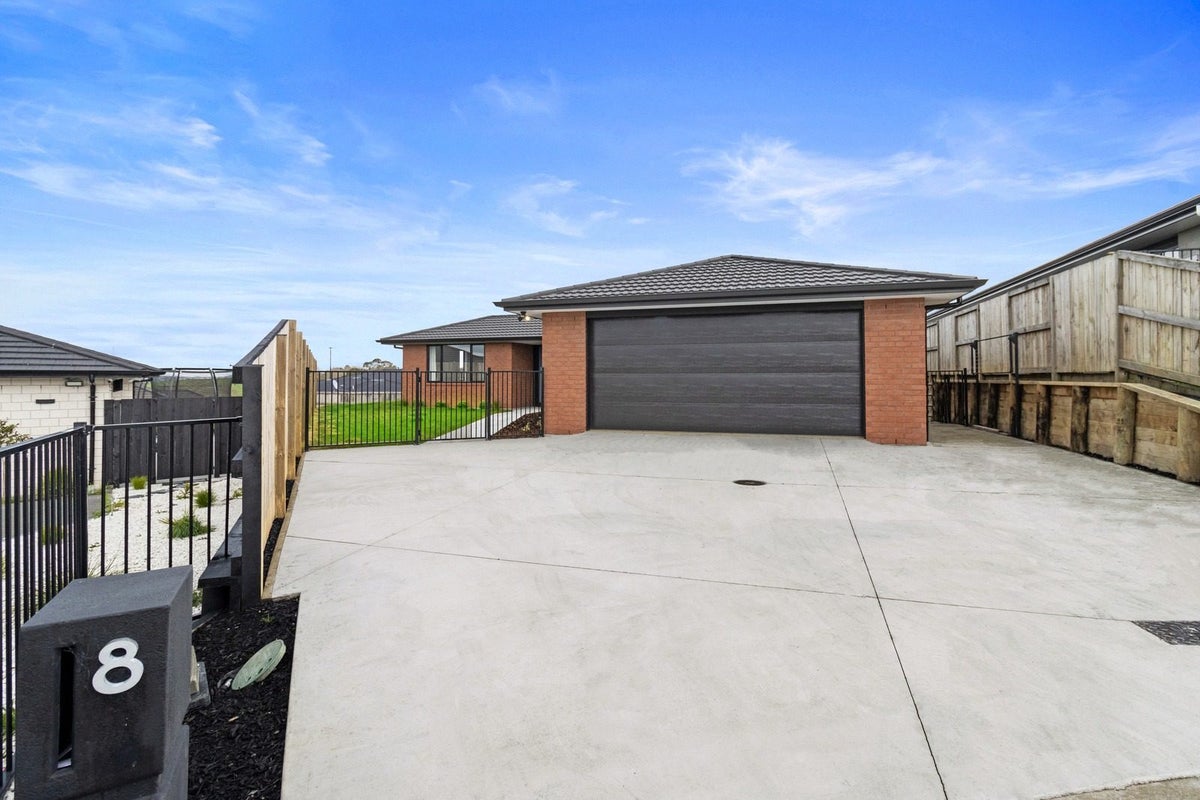 8 Waitihi Way, Rototuna North, Hamilton - Carousel 1