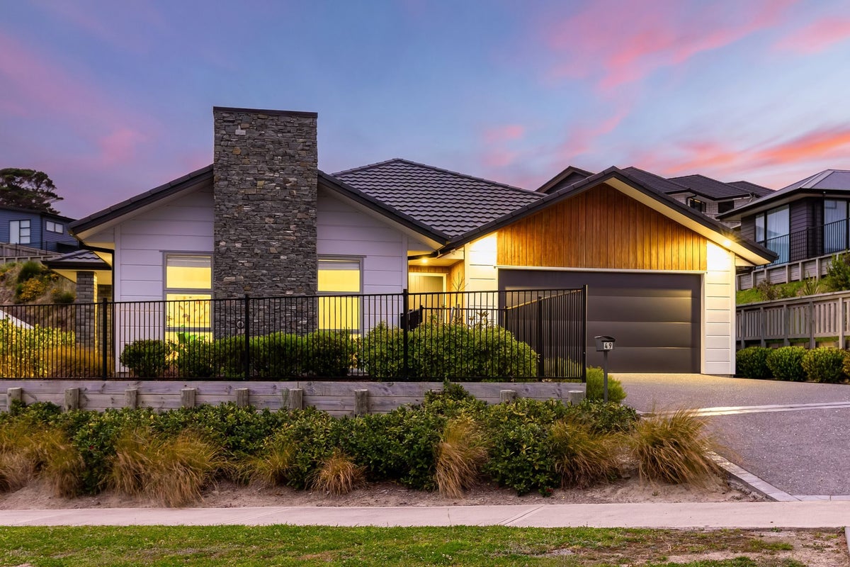 49 Waitaria Terrace, Aotea, Porirua - Carousel 1