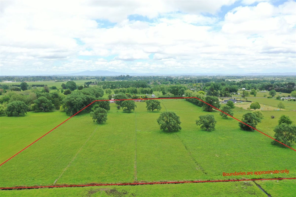 282 Marshmeadow Road, Hamilton - Carousel 1