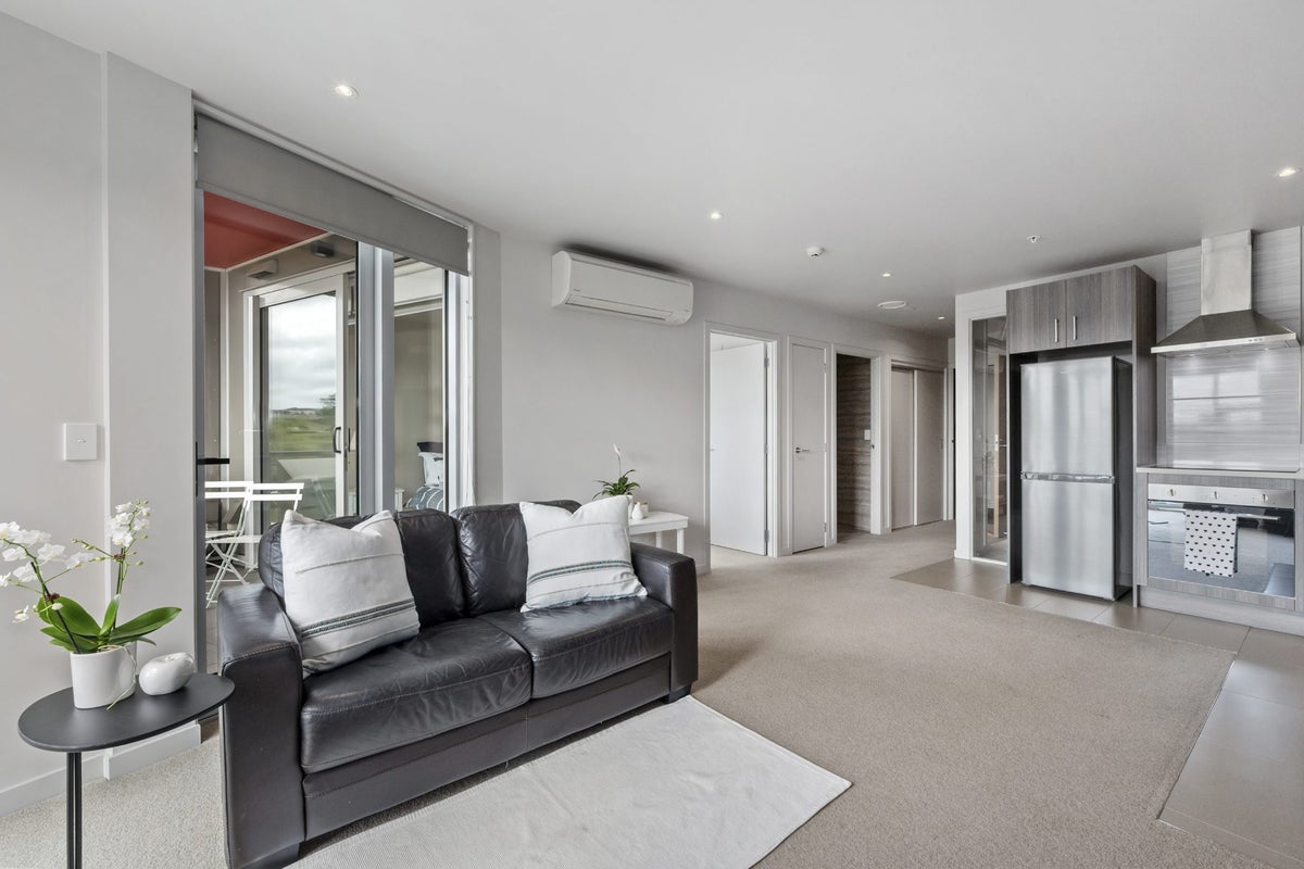 204/1 Rose Garden Lane, Albany, Auckland - Carousel 2