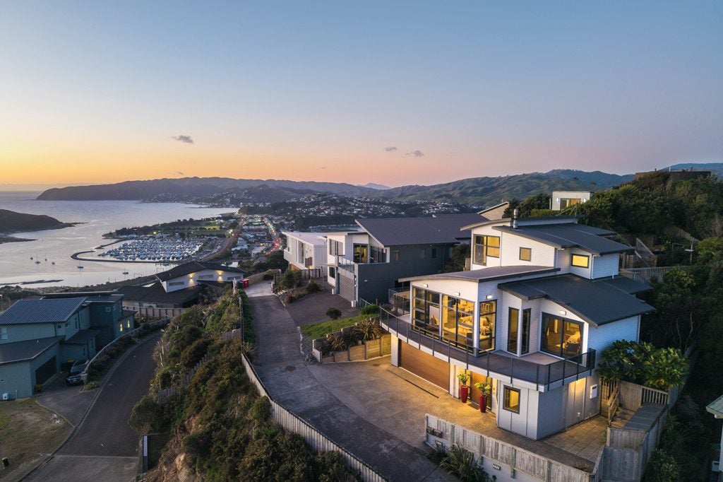 6 Seascape View, Paremata, Porirua - Carousel 1