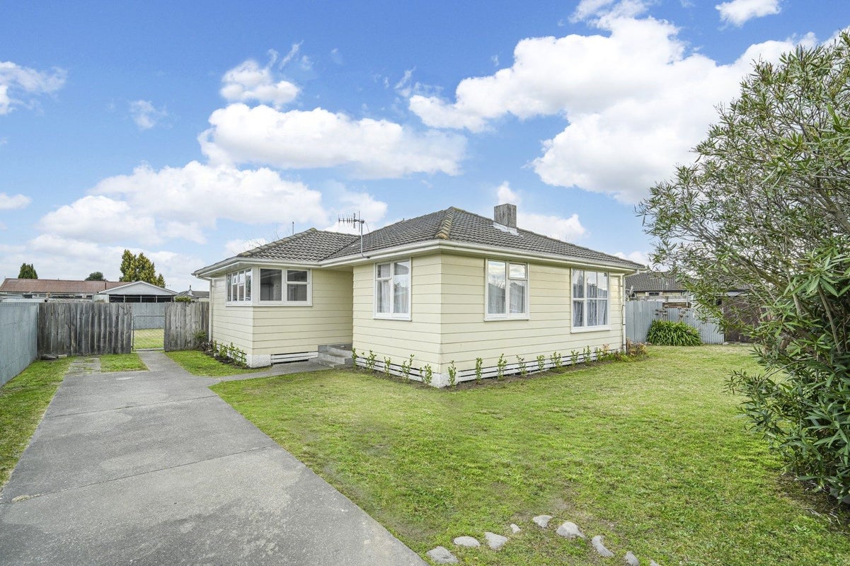15 Peterhead Avenue, Flaxmere, Hastings - Carousel 1