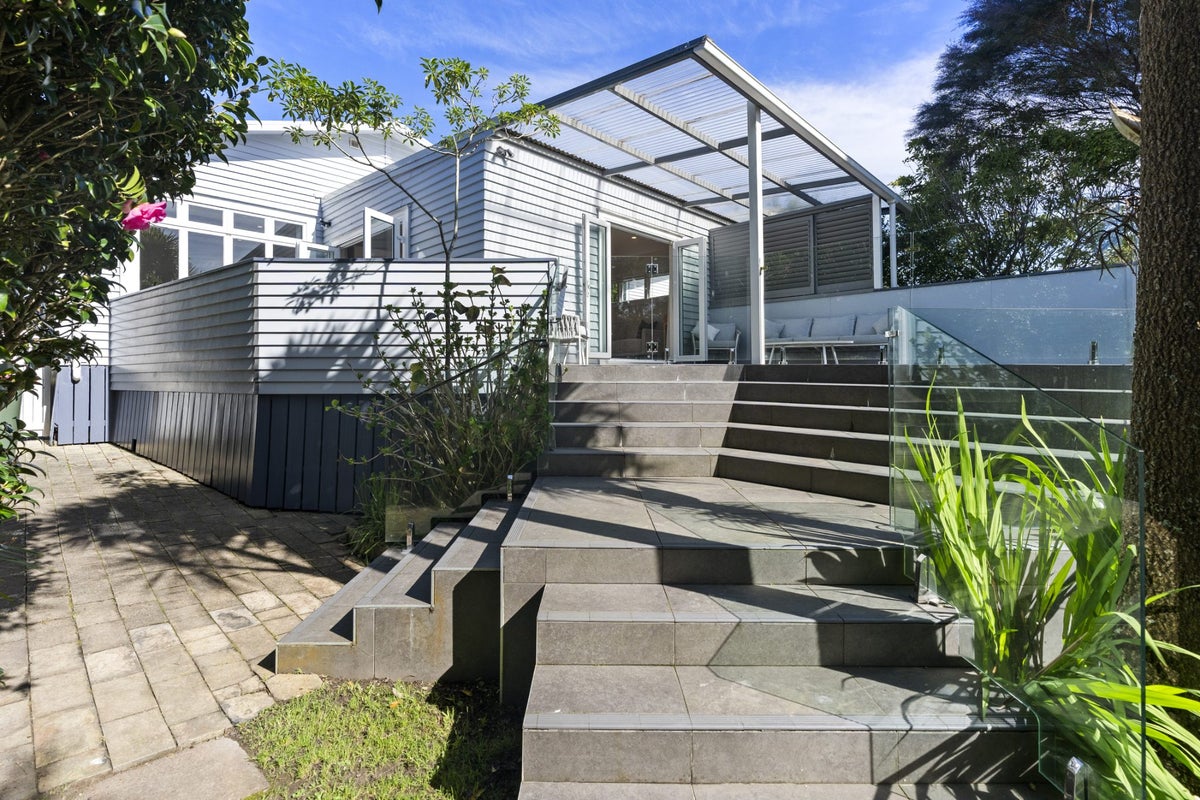 41 Formby Avenue, Point Chevalier, Auckland - Carousel 1