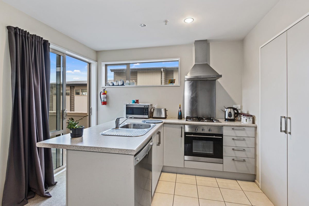 15/9 Cameron Street, Sydenham, Christchurch - Carousel 2