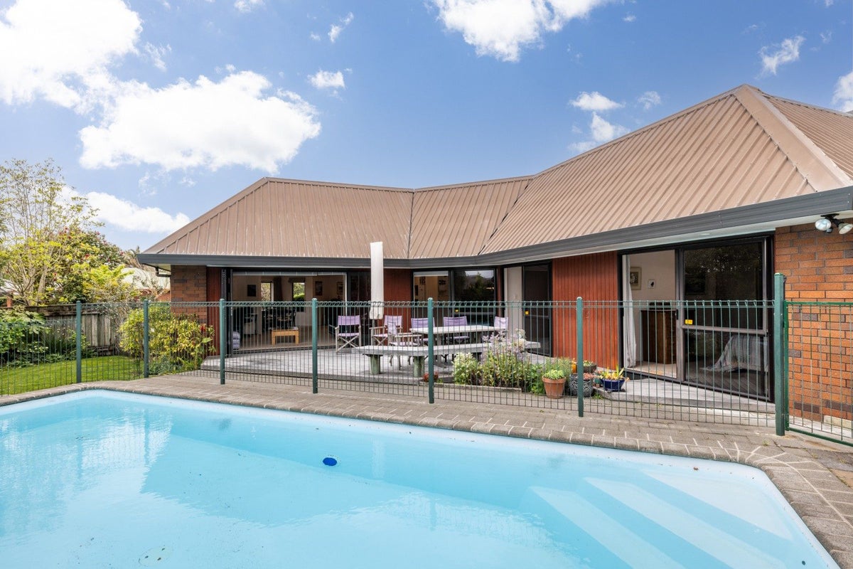 6 Kingsgate Avenue, Havelock North, Havelock North - Carousel 2