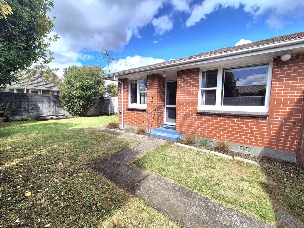 4/11 Sutherland Avenue, Silverstream, Upper Hutt - Carousel 2