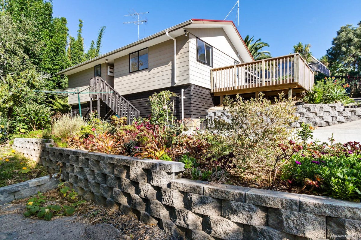 21 Lilburn Crescent, Massey, Auckland - Carousel 2