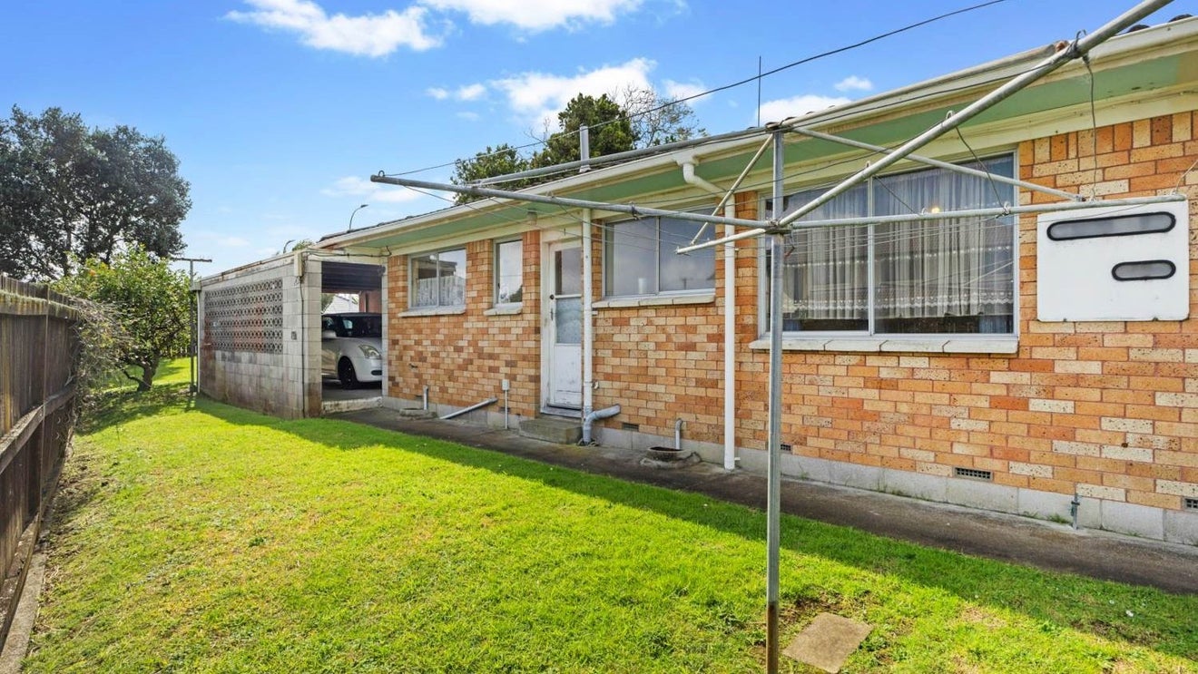 1/90 Puhinui Road, Papatoetoe, Auckland - Carousel 1
