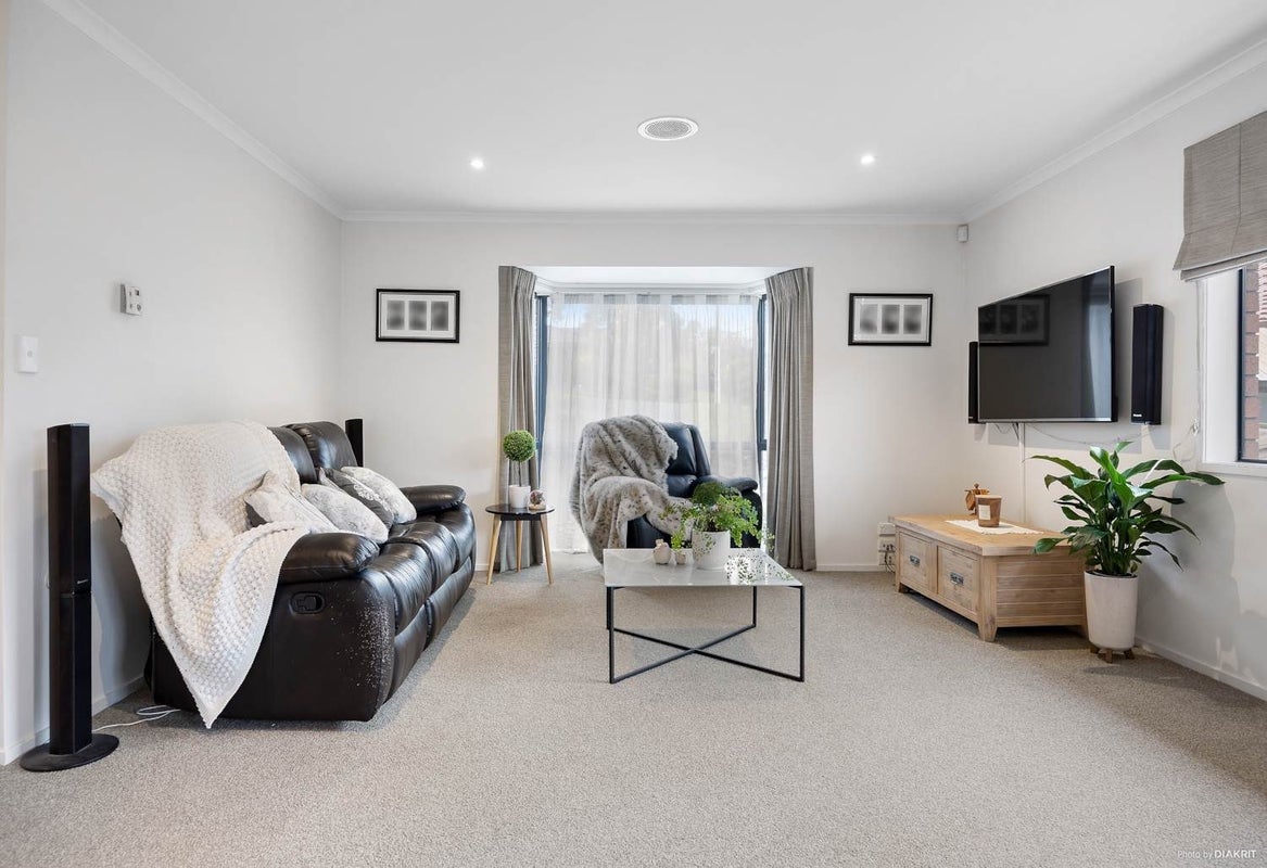 15 Orangewood Drive, Northpark, Auckland - Carousel 2