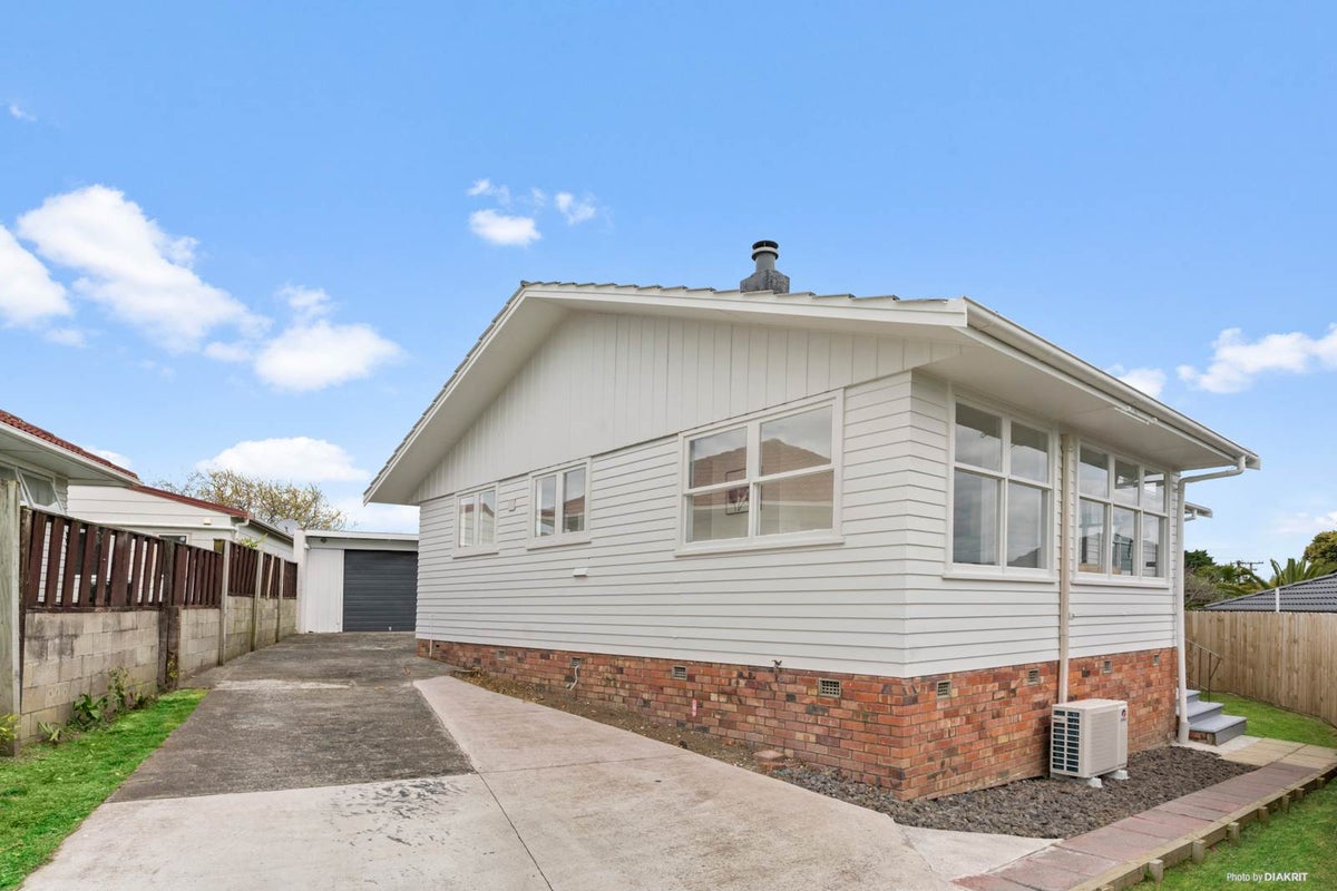 6 Clutha Crescent, Clover Park, Auckland - Carousel 2