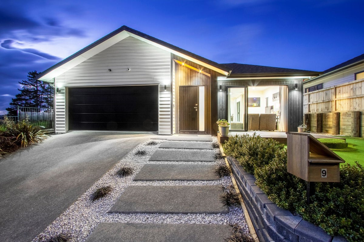 9 Blatina Drive, Kumeu - Carousel 1