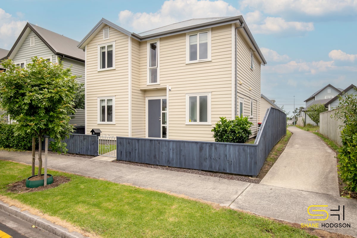 5 Stitchbird Crescent, Papakura, Papakura - Carousel 1