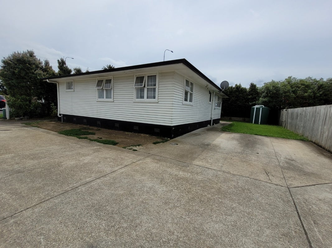 2 Golf Avenue, Otahuhu, Auckland - Carousel 1