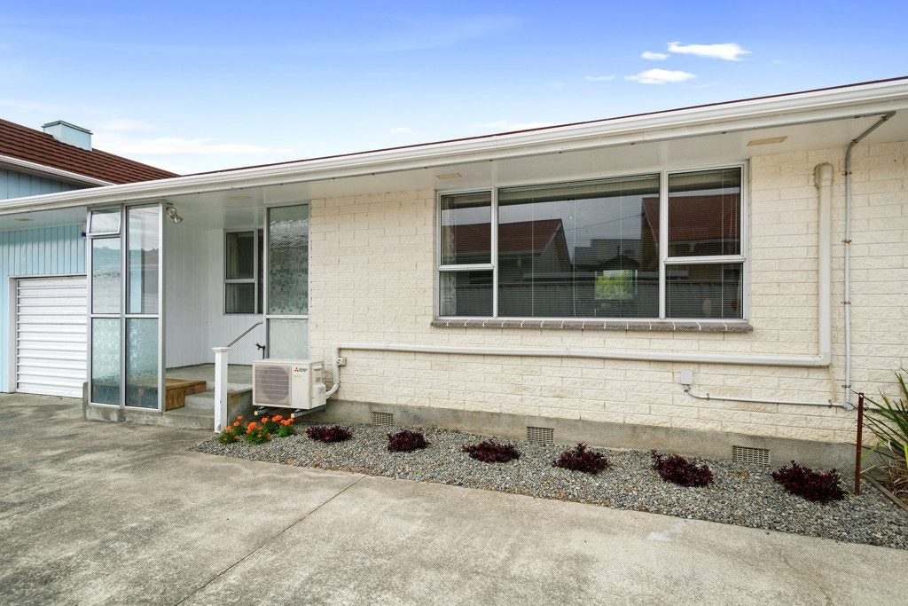 2/38 Pretoria ST, Hutt Central, Lower Hutt - Carousel 1