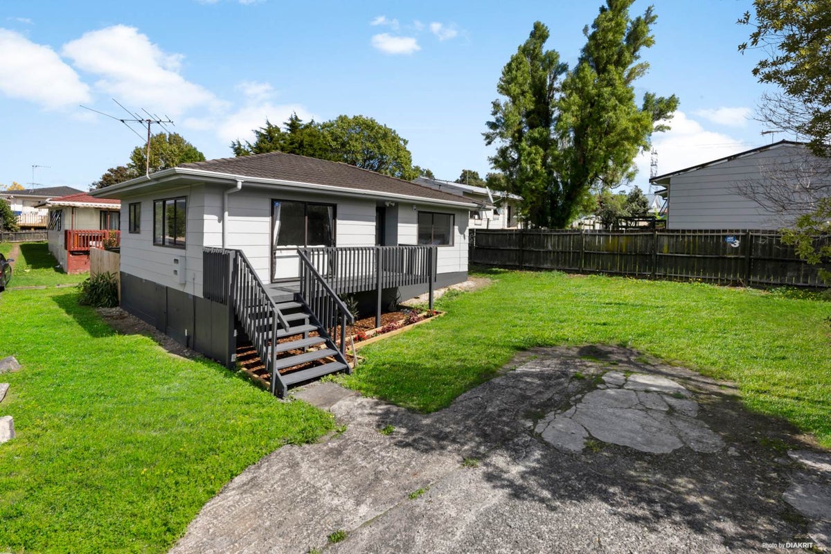 1/35 Secretariat Place, Randwick Park, Auckland - Carousel 2