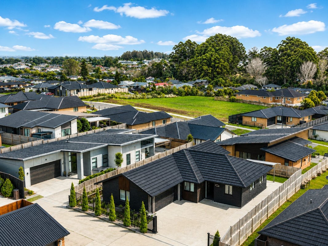 6 Heke Lane, Glenview, Hamilton - Carousel 1