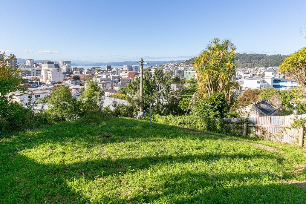 6 Maarama Crescent, Aro Valley, Wellington - Carousel 2