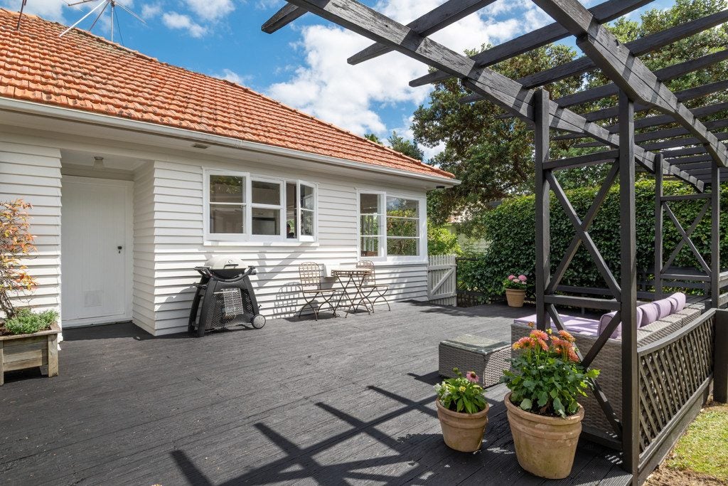 18 Cautley Street, Stanley Point, Auckland - Carousel 18