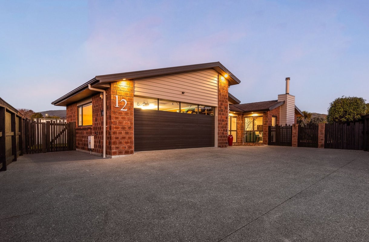 12 Hulme Way, Raumati Beach, Paraparaumu - Carousel 1