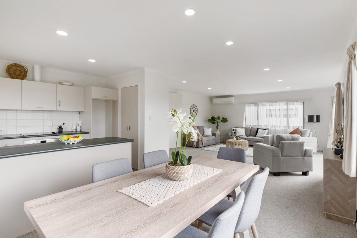 4/5 Anne Road, Hillcrest, Auckland - Carousel 1