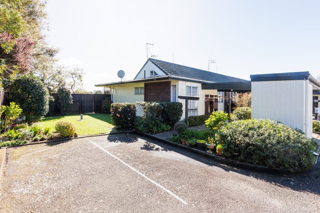 8/160 Ruahine Street, Roslyn, Palmerston North - Carousel 1