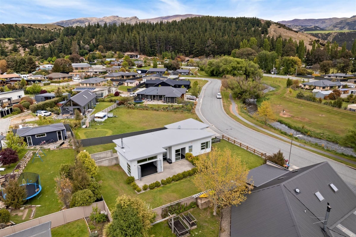 25 Alice Burn Drive, Cromwell - Carousel 1