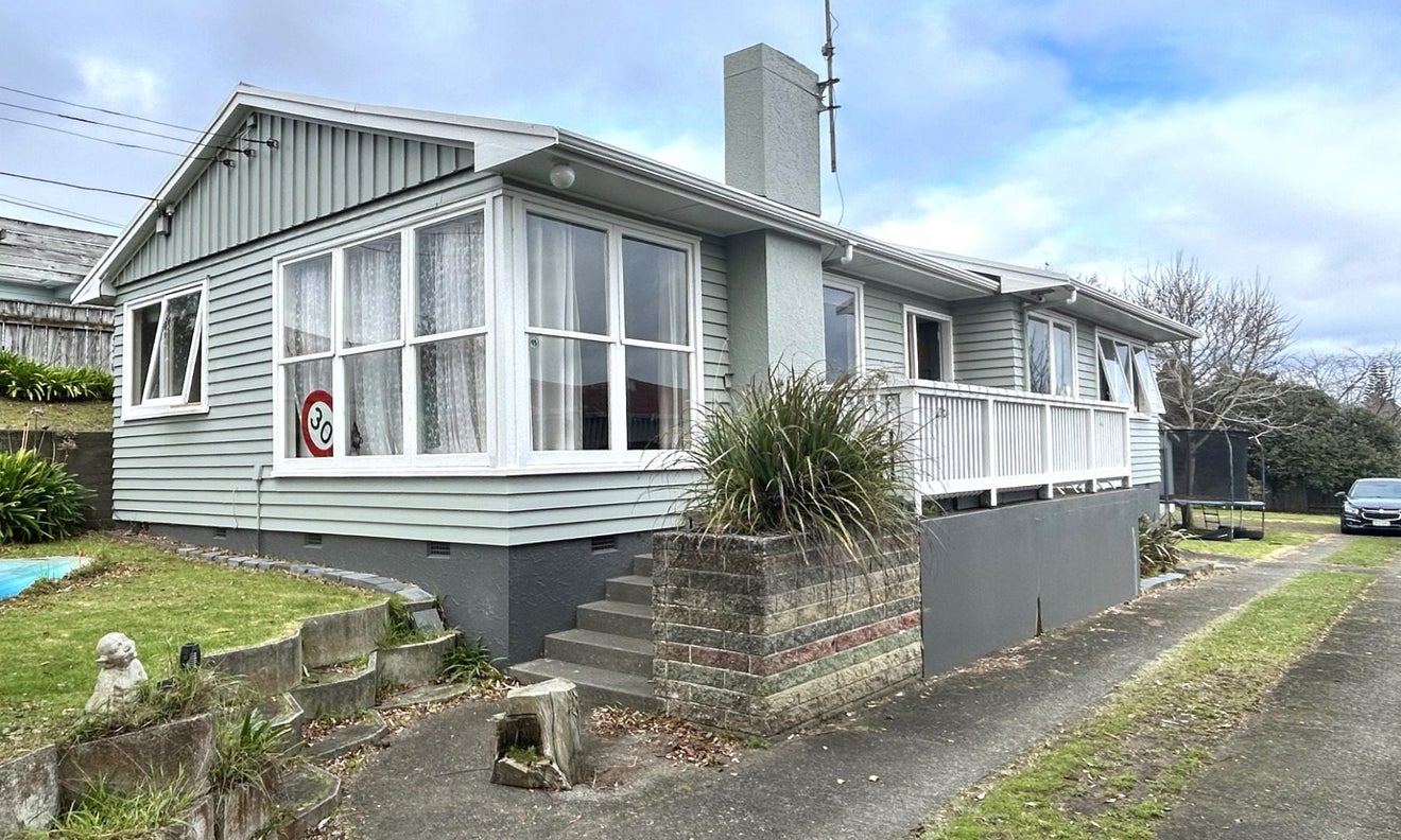 48 Raumati Road, Raumati Beach, Paraparaumu - Carousel 2