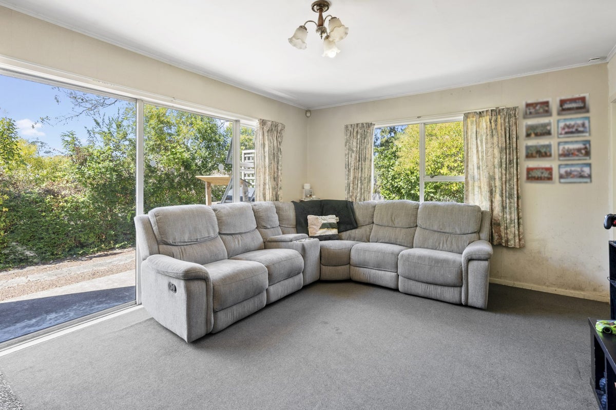 59 Riverpark Crescent, Henderson, Auckland - Carousel 2