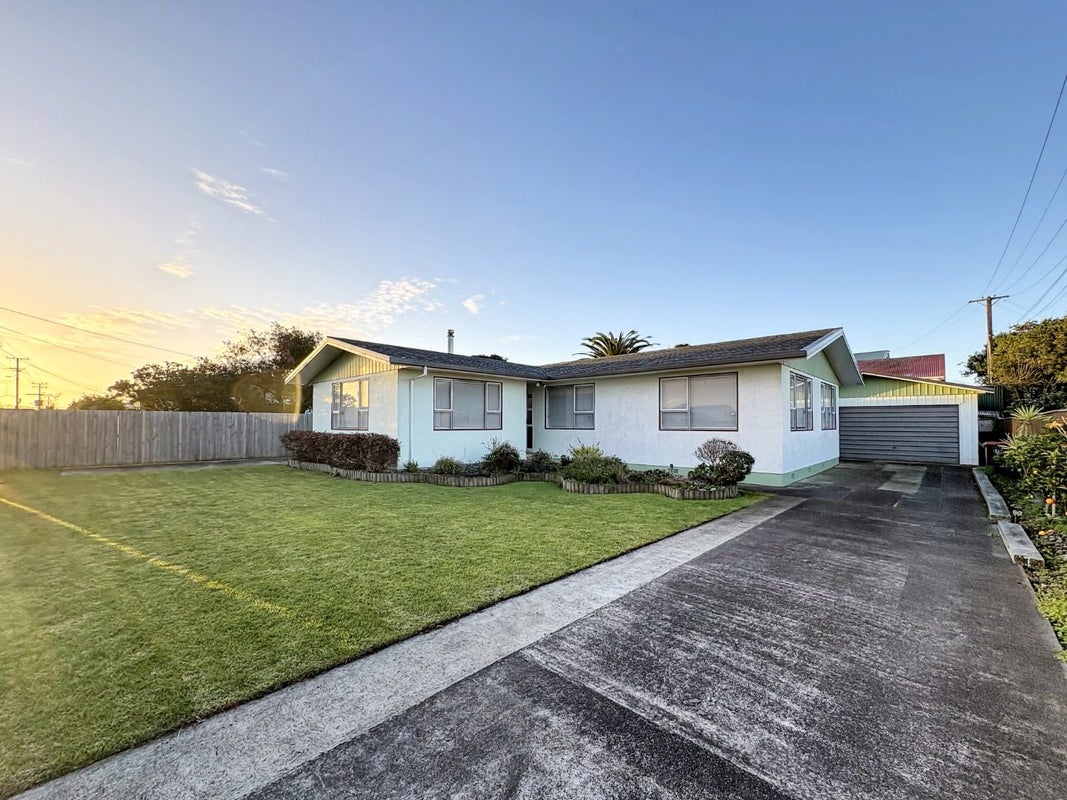 10 Lincoln Road, Springvale, Whanganui - Carousel 1