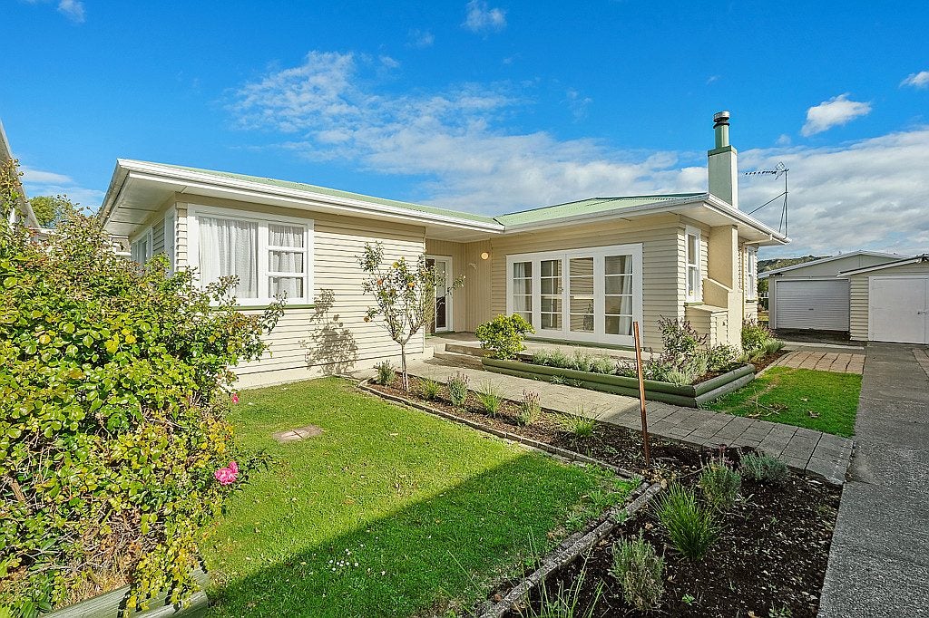 12 Turenne Street, Inner Kaiti, Gisborne - Carousel 1