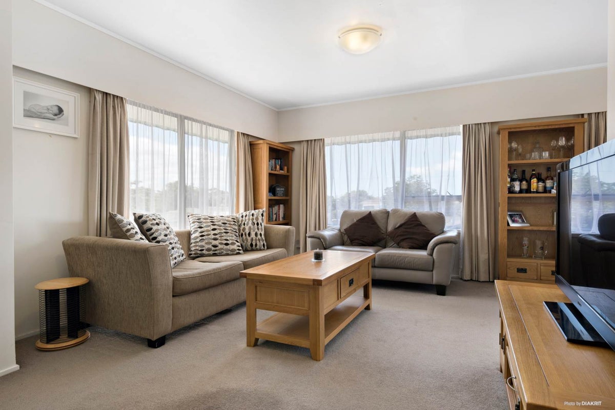 1/84 Velma Road, Hillcrest, Auckland - Carousel 2