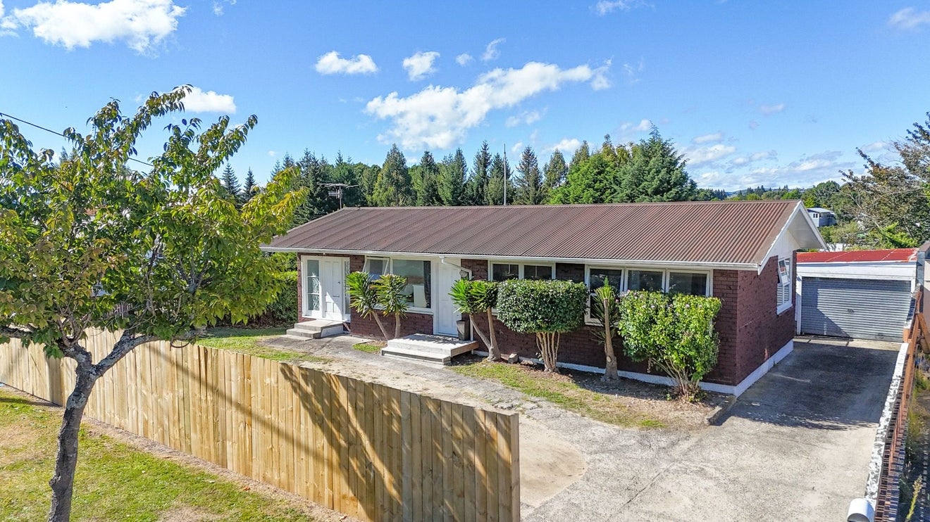 53 Lisa Crescent, Mangakakahi, Rotorua - Carousel 2
