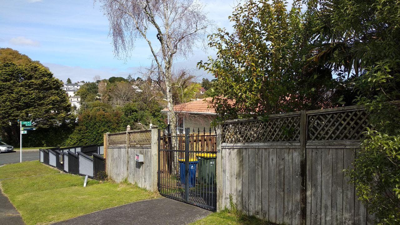 27 Cheval Drive, Totara Vale, Auckland - Carousel 2