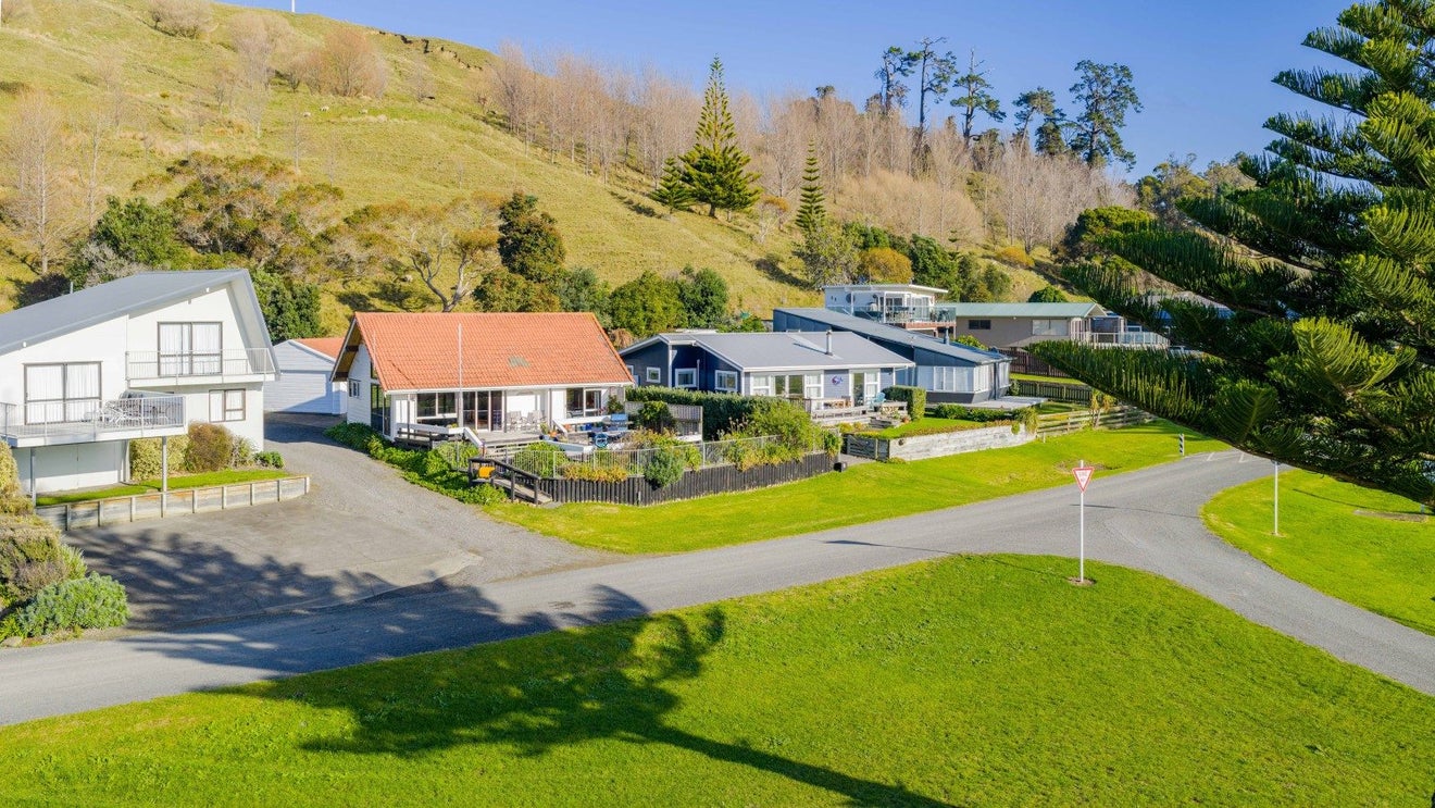 3432 Pourerere Beach Road, Pourerere, Central Hawke's Bay, Hawke's Bay - Carousel 1