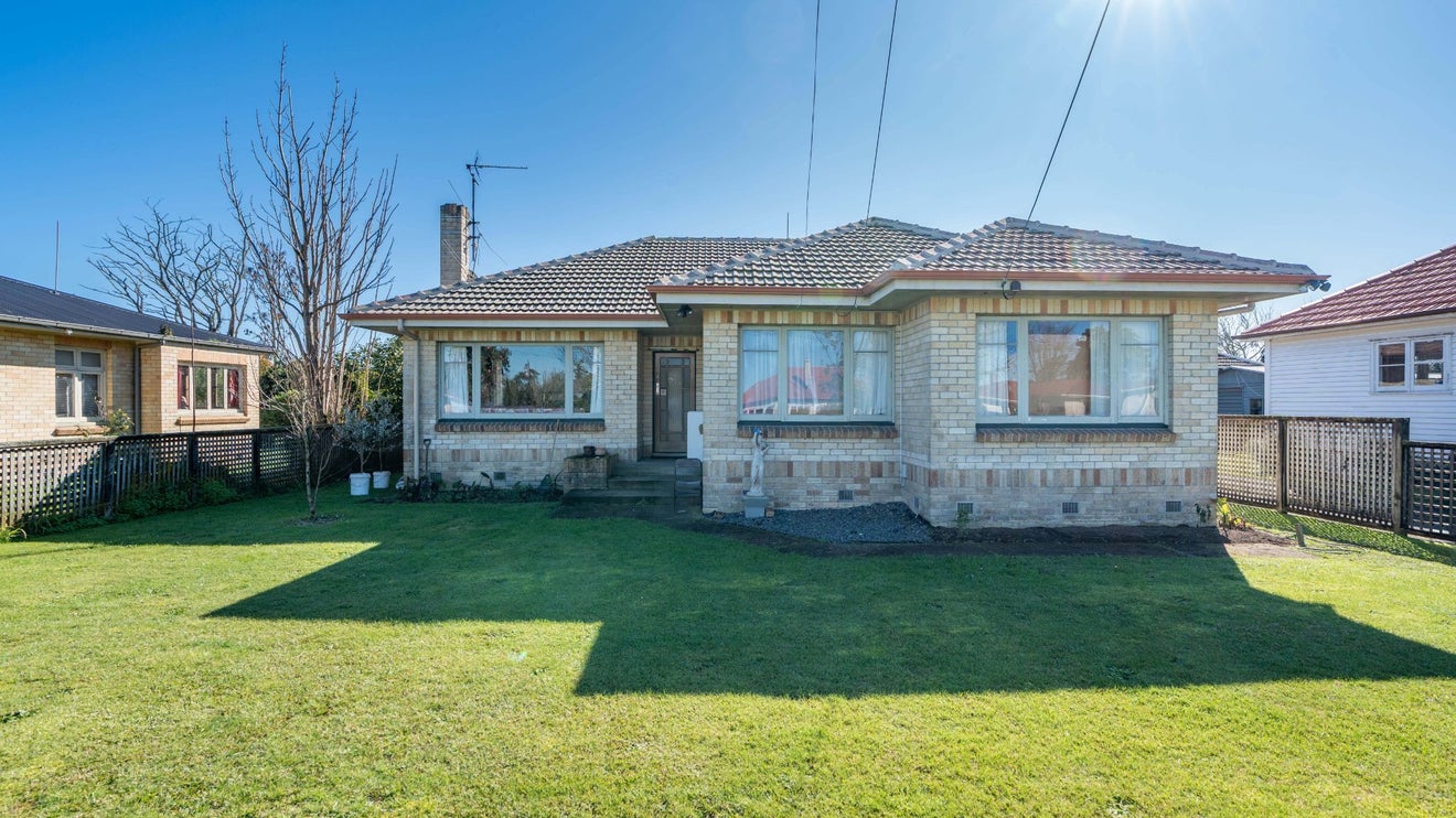 9 James Street, Hamilton East, Hamilton - Carousel 1