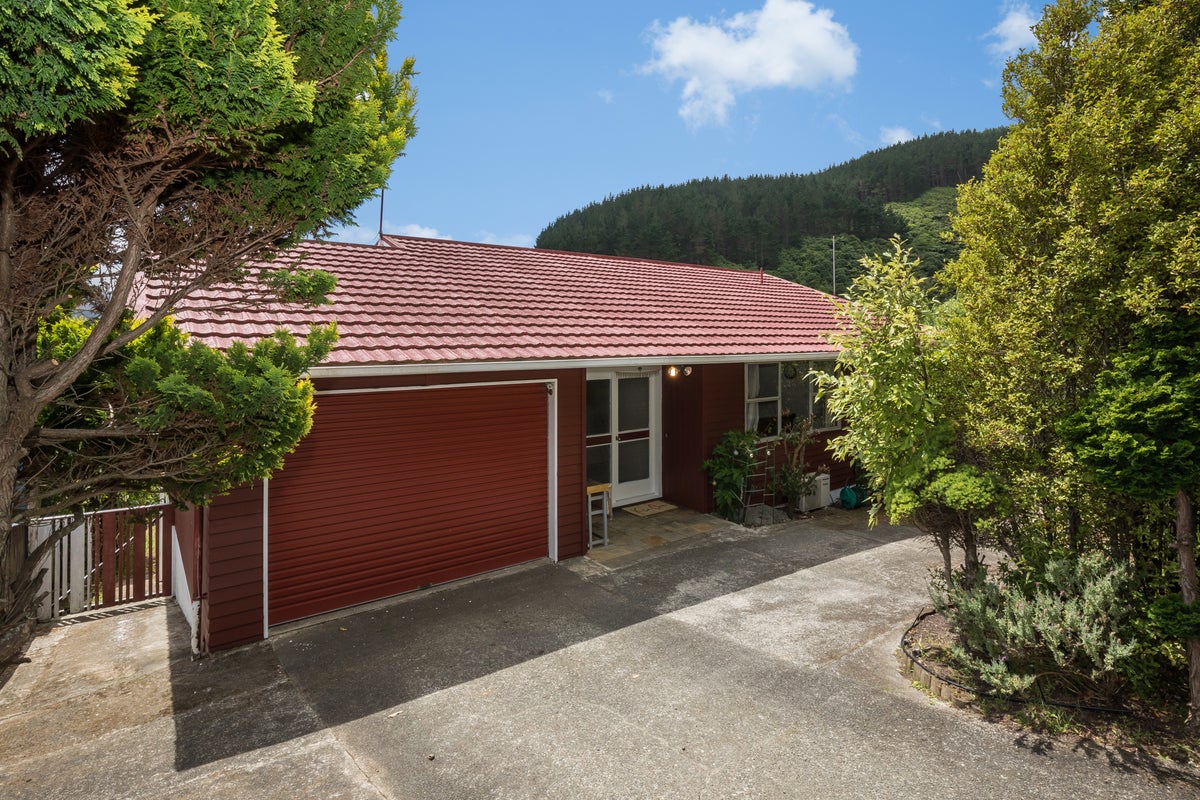 6 Woodman Drive, Tawa, Wellington - Carousel 2