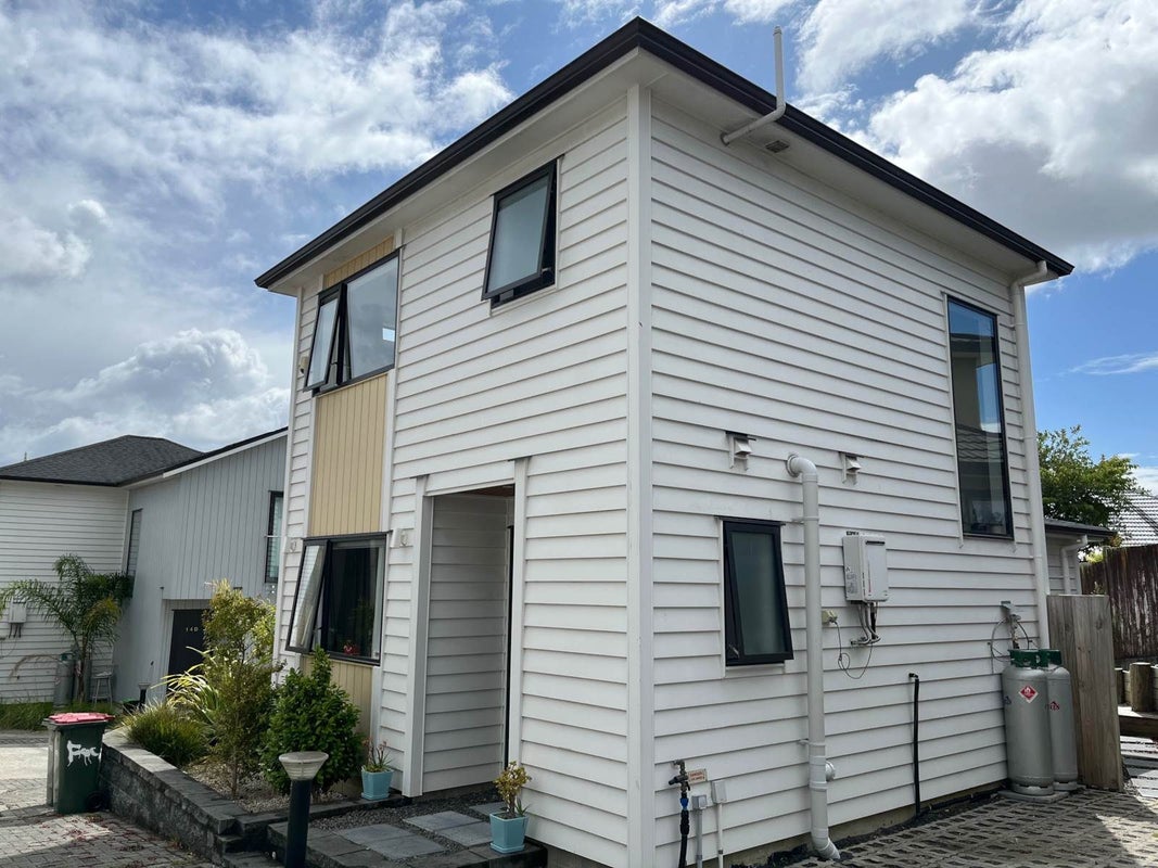 12A Kelwyn Road, Kelston, Auckland - Carousel 1