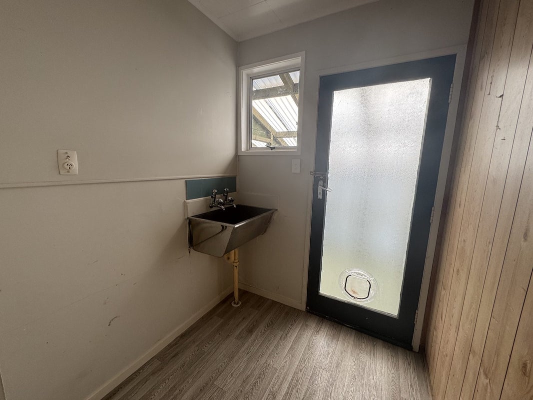 44 Universal Drive, Henderson, Auckland - Carousel 15