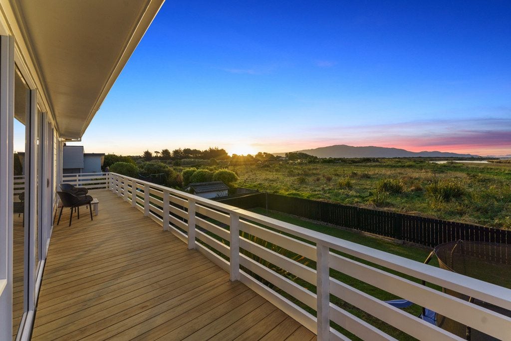 11 Makora Road, Otaihanga, Paraparaumu - Carousel 1
