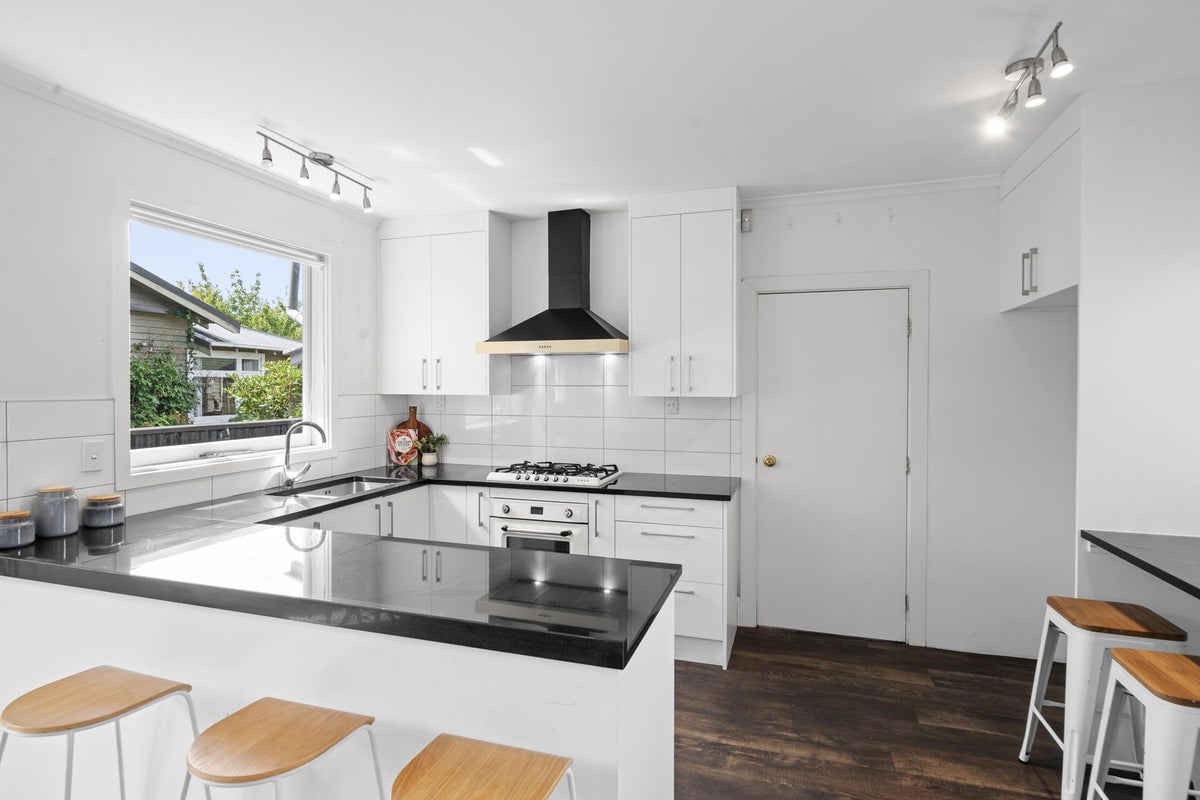52 North Parade, Richmond, Christchurch - Carousel 2